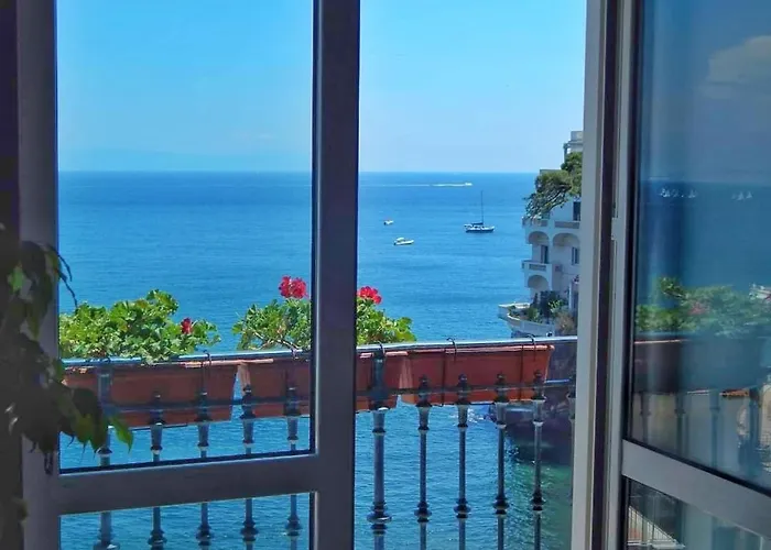 Casa Parthenope, A Window On The Sea